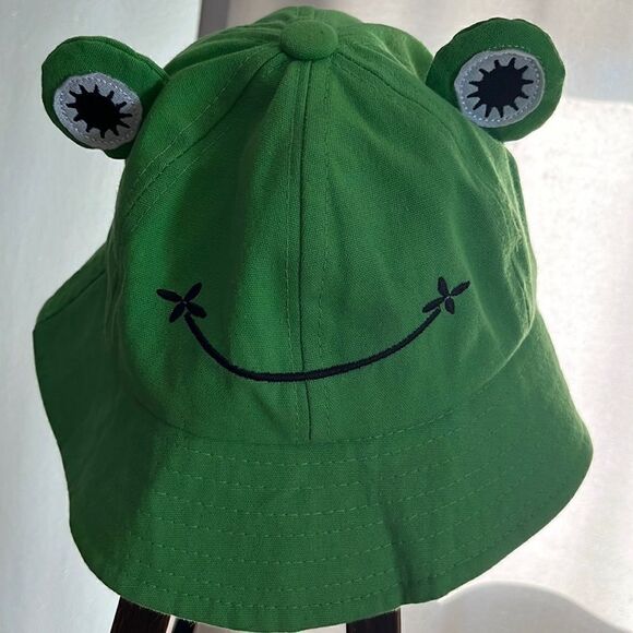 Cute kids like New Green Frog Hat - Picture 1 of 3